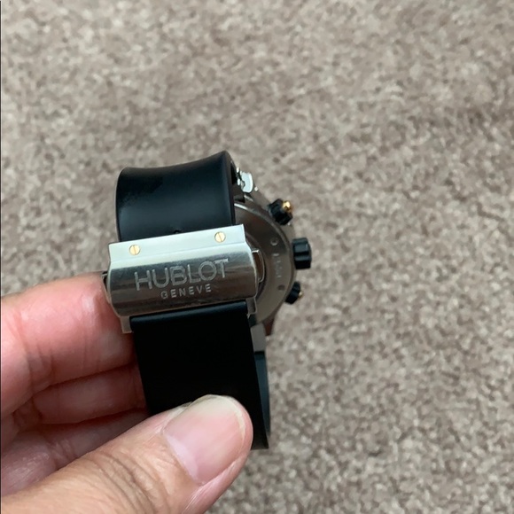 Item # C16 - AUTHENTIC MENS HUBLOT AUTOMATIC WATCH - Picture 5 of 11